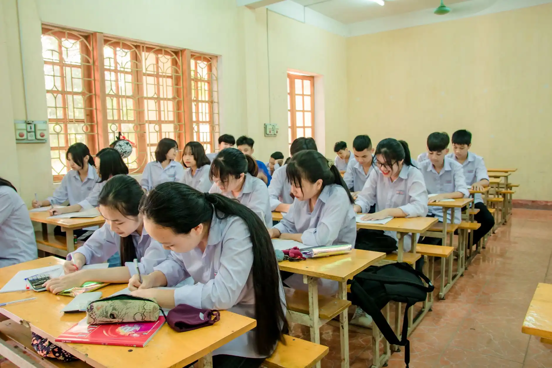 工业触摸屏与HMI人机界面在自动化设备中的选型要点