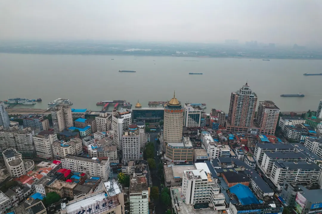 组态屏与触摸屏在工业自动化设备中的协同应用方案设计