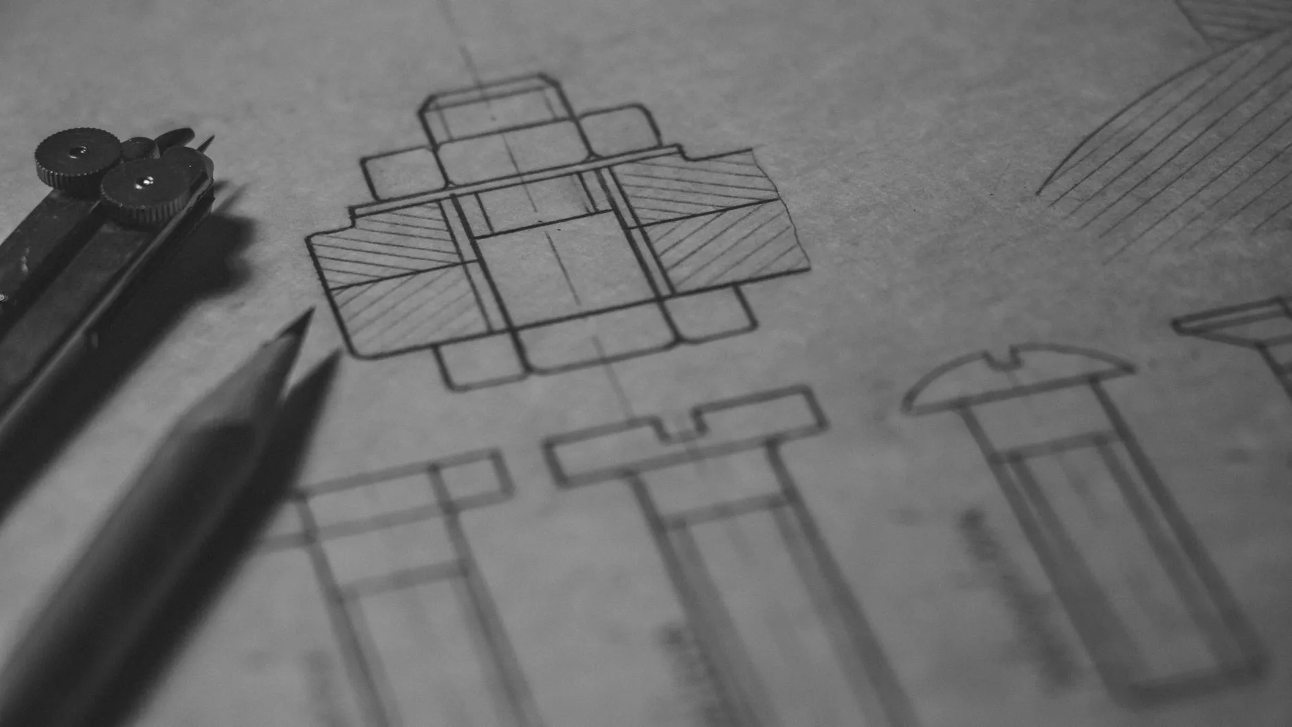 高亮工业显示屏在强光环境下的可视性优化方案探讨