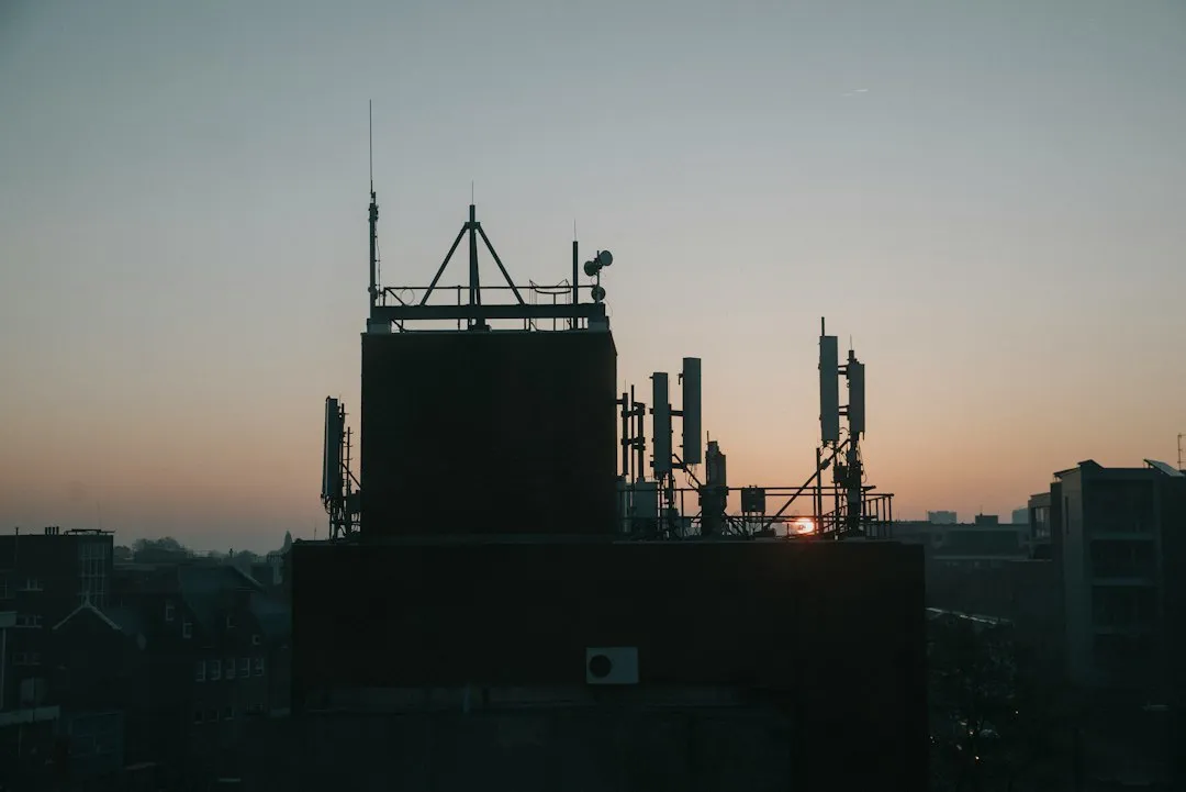 工业触摸屏HMI人机界面的选型要点与性能参数解析