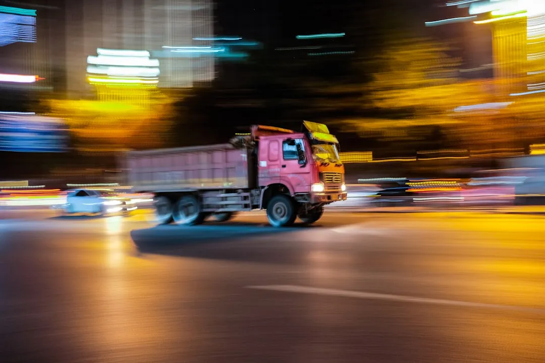 基于高亮显示的工业触摸屏在户外设备中的应用方案